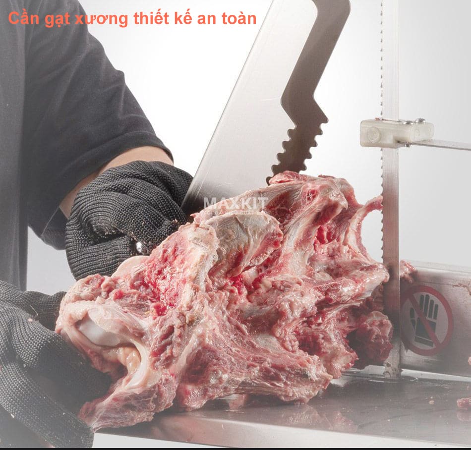 Máy cưa xương ZD-210A 14 Thiết kế cần gạt an toàn đàm bảo người dùng không xảy ra rủi ro khi vận hành máy